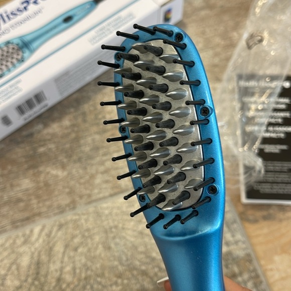 BaBylissPRO Nano Titanium Blue Compact Thermal Paddle Brush 3 Heat Settings - Picture 2 of 4